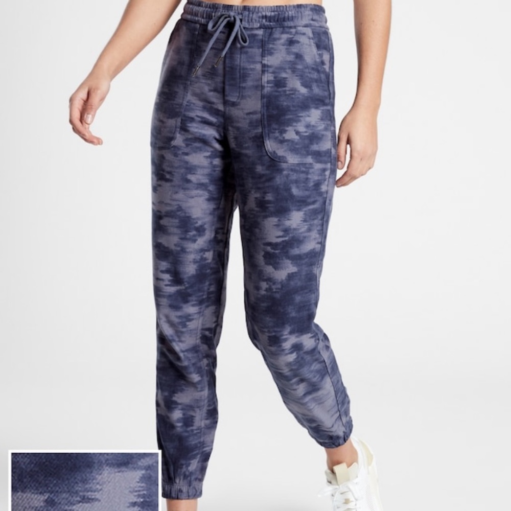 NWT Farallon Printed Jogger